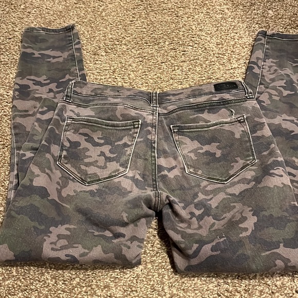 Cute Distressed Camo Jeans - Picture 6 of 7